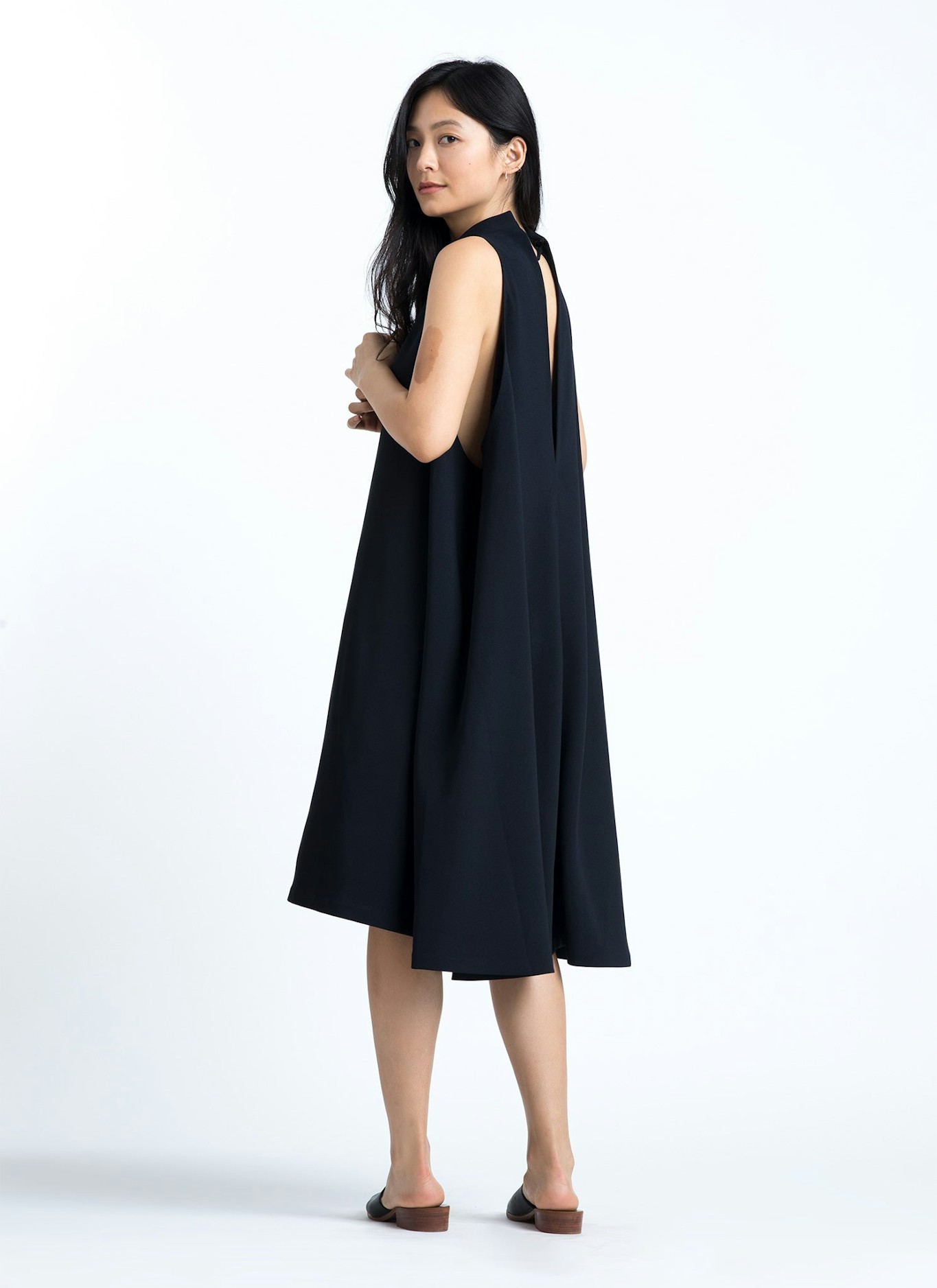 KAAREM - Punica Sleeveless V Back Dress - Black Blue